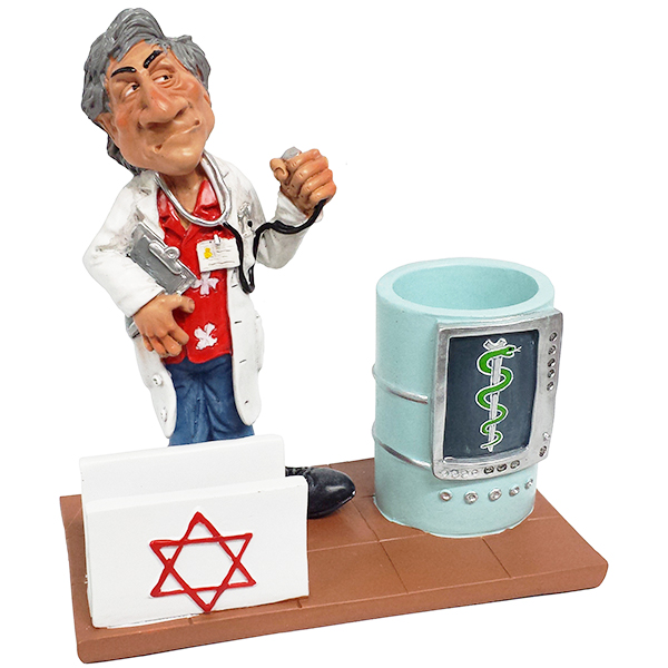 מעמד פסל רופא קריקטורה עם כוס לעטים ומעמד כרט’ ביקור za3857